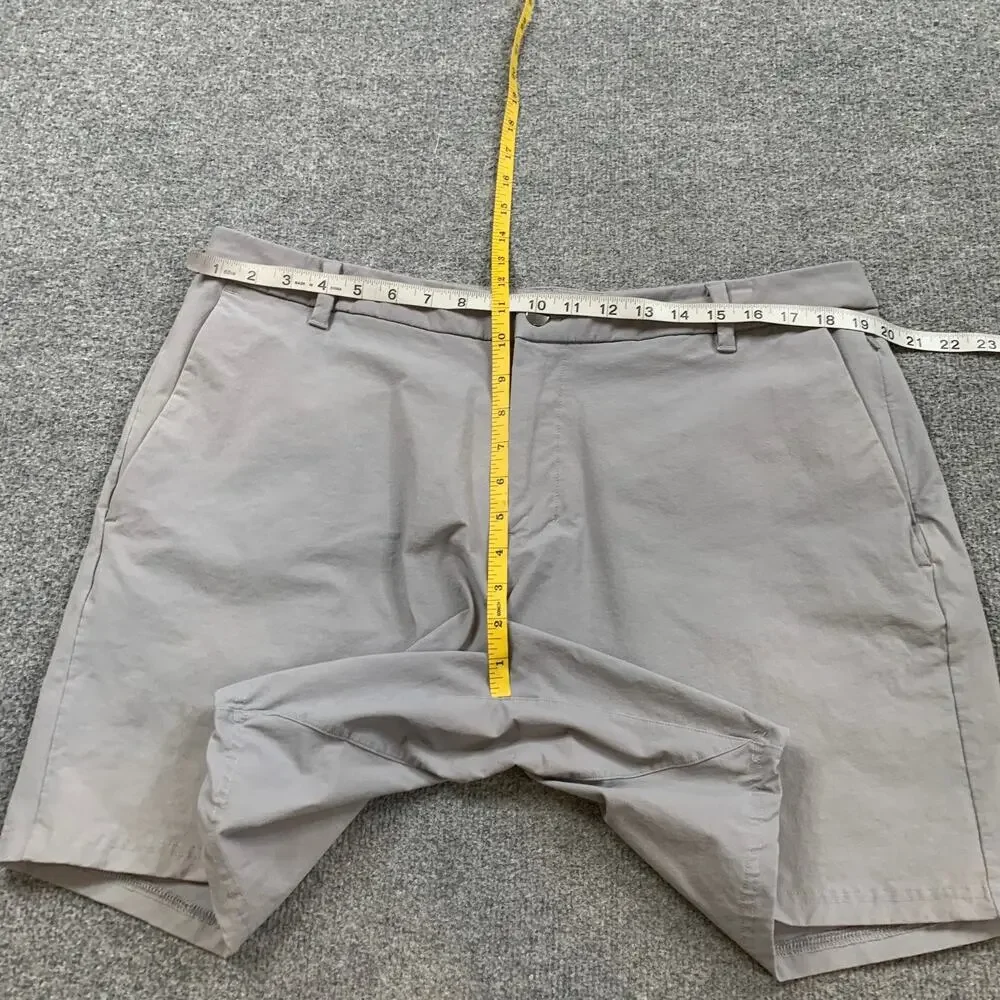 Lululemon Shorts Mens 38 Grey Commission Classic Sweat Wicking VersaTwill Pocket